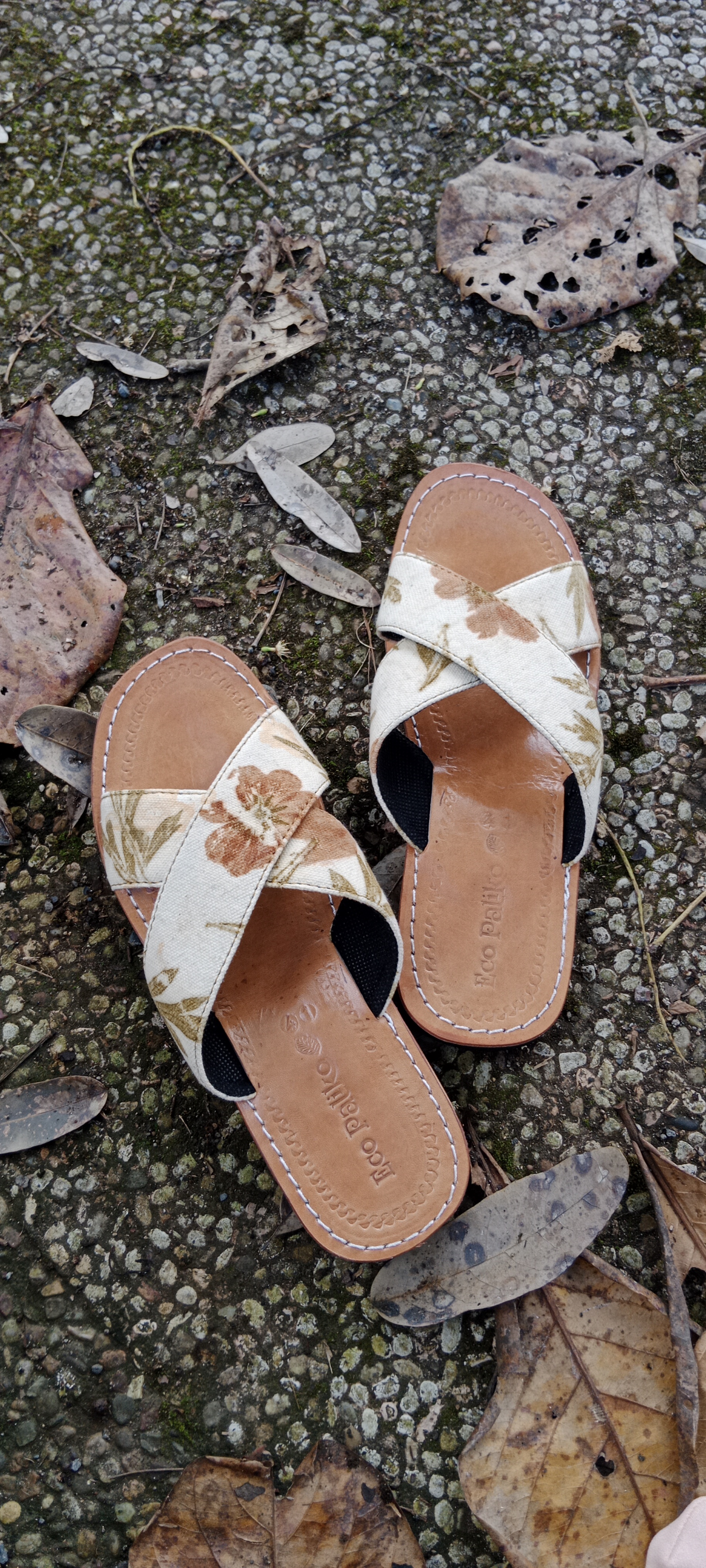 Sandal Datuak Ecoprint Silang Wanita